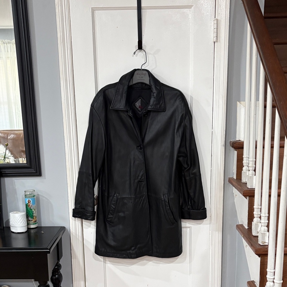 Tibor. Black Leather Women's Coat